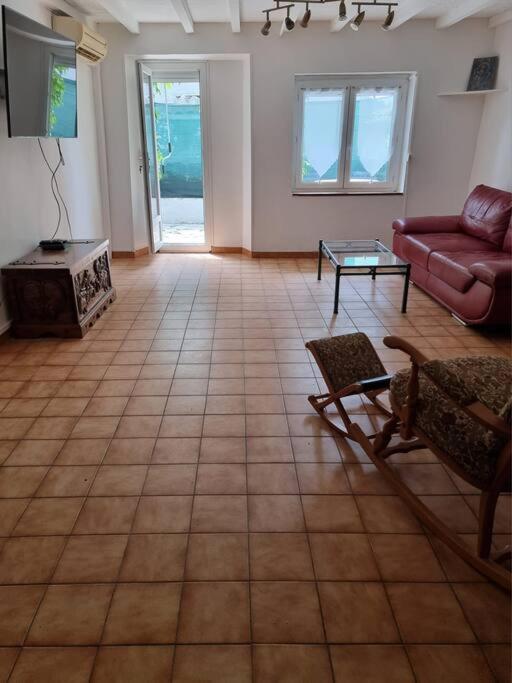 Maison Ideale Pour Une Famille Каркасон Екстериор снимка
